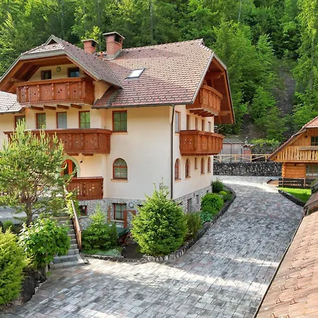 Apartma In Jezerci Lejlighed Gozd Martuljek